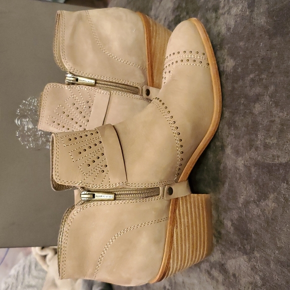 Vince Camuto booties - Picture 4 of 7